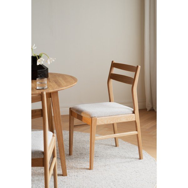 Кремав/в естествен цвят трапезен стол от масивен дъб Kerwin – Rowico-image-4