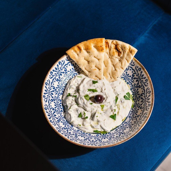 Бяла/синя порцеланова купичка за супа 1 l Azul – BonBistro-image-1