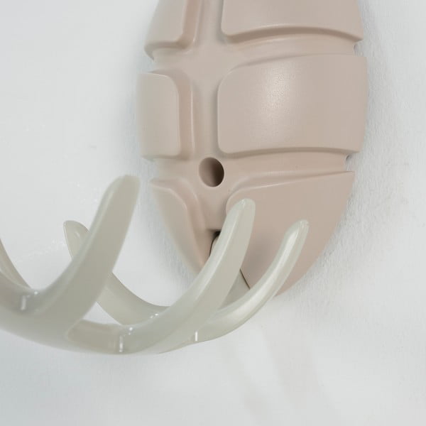 Бежова стенна пластмасова кука Bug – Spinder Design-image-4