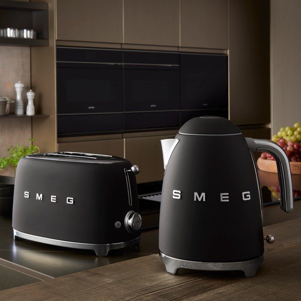 Maтово черen tостер в ретро стил - SMEG-image-1