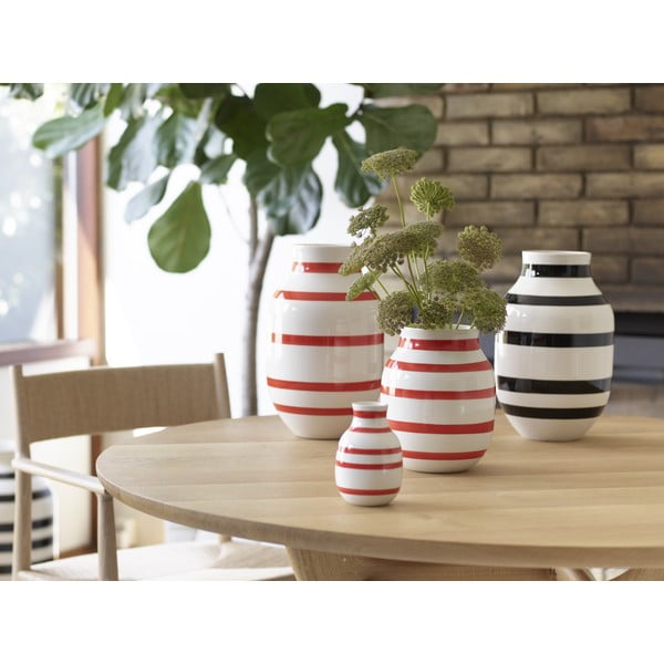 Керамична ваза на бели и червени райета, височина 20,5 cm Omaggio - Kähler Design-image-2