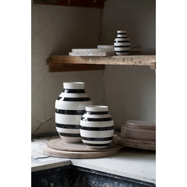 Ваза от черно-бял фаянс, височина 30,5 cm Omaggio - Kähler Design-image-3