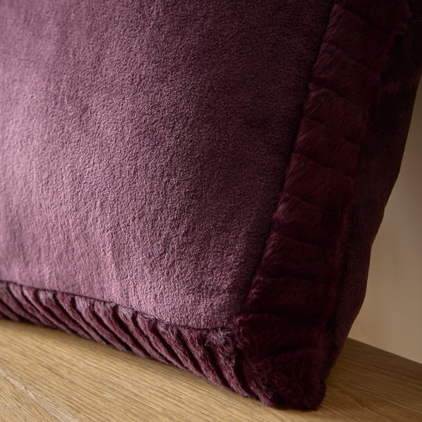 Декоративна възглавница от микроплюш 55x55 cm Velvet and Faux Fur – Catherine Lansfield-image-2