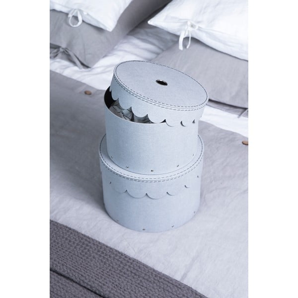 Светлосиви картонени кутии за съхранение с капаци в комплект 2 бр. ø 26x17,5 cm Wilma – Bigso Box of Sweden-image-1