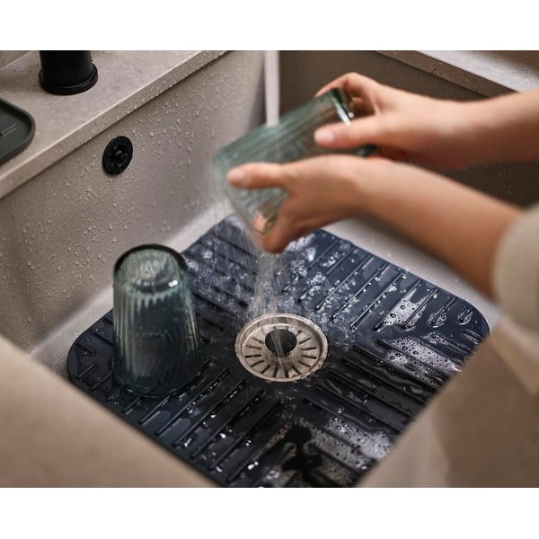 Подложка против хлъзгане за мивка 30x30 cm SinkShield – Joseph Joseph-image-1