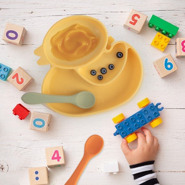 Жълта силиконова детска чиния 19x19,5 cm Chicken – Orion-image-4