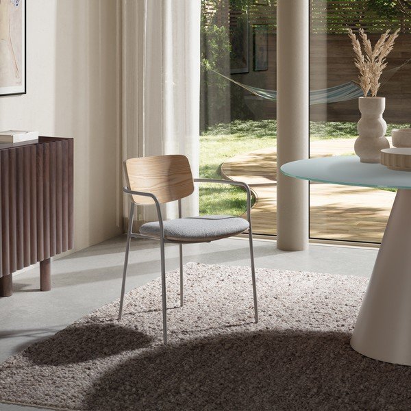 Светлосиви/в естествен цвят тапицирани трапезни столове в комплект с подлакътници Nour – MOME-image-1