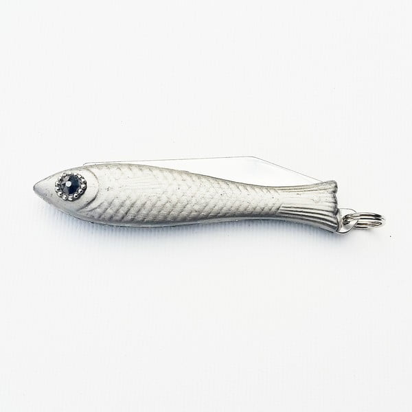 Černo-šedý český nožík rybička s tmavě stříbrným krystalem v oku
