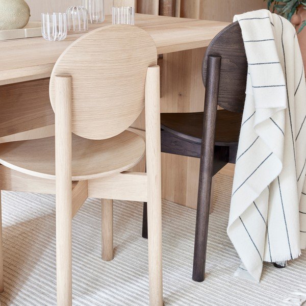 Трапезен стол от масивен ясен в светло естествен цвят Oy – OYOY Living Design-image-1