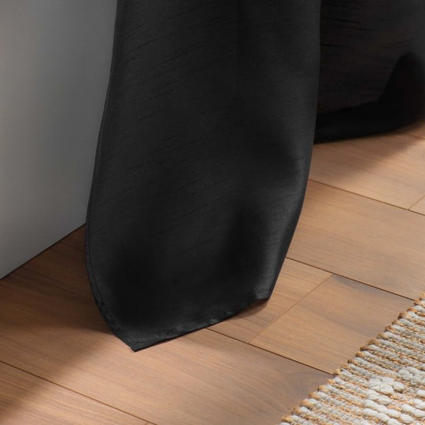 Черно перде от микросатен 140x240 cm Shana – douceur d'intérieur-image-3