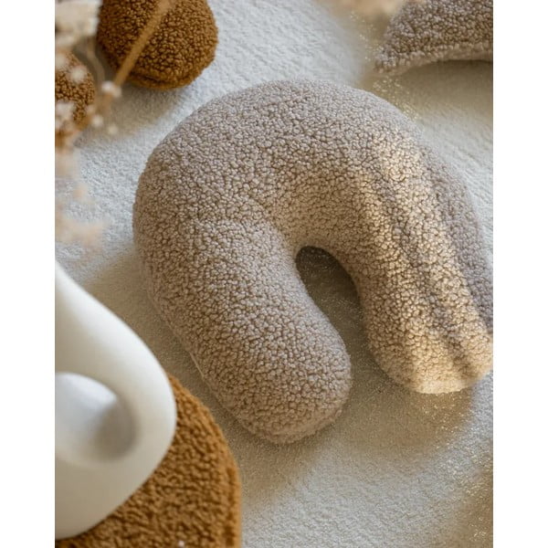 Светлокафява детска възглавница за диван от букле U – Wigiwama-image-1