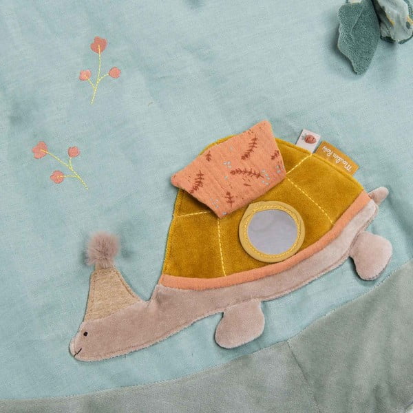 Светлозелена детска постелка за игра Trois Petits Lapins - Moulin Roty-image-3