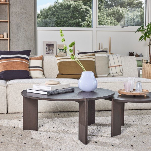 Кръгла масичка за кафе от масивен ясен в тъмно естествен цвят ø 65 cm Oy – OYOY Living Design-image-1
