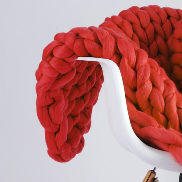 Červená ručně pletená deka z merino vlny Concepttual Chunky, 125 x 130 cm