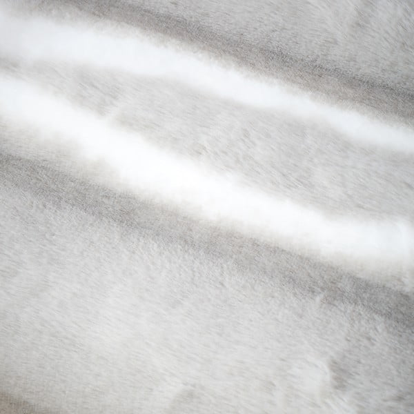 Светлосиво одеяло от изкуствена кожа 130x170 cm Flint – Catherine Lansfield-image-3