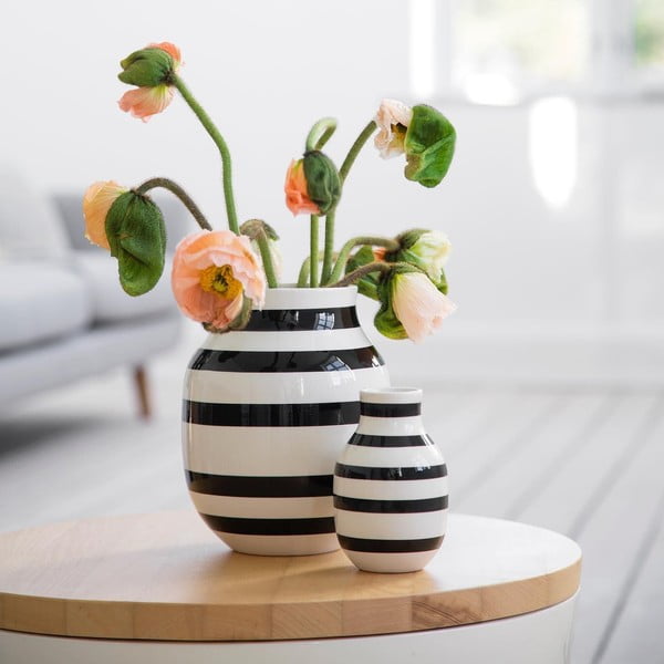 Ваза от черно-бял фаянс, височина 12,5 cm Omaggio - Kähler Design-image-1