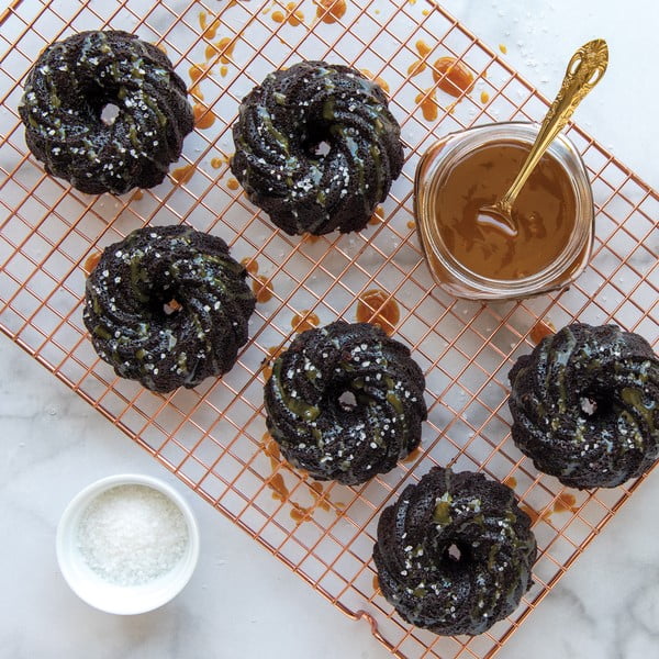 Форма за 6 мини кифлички Remous, 0,7 л - Nordic Ware-image-1