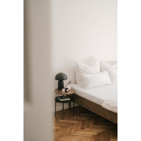 Черно/в тъмно естествен цвят нощно шкафче с орехов плот Tu – noo.ma-image-2