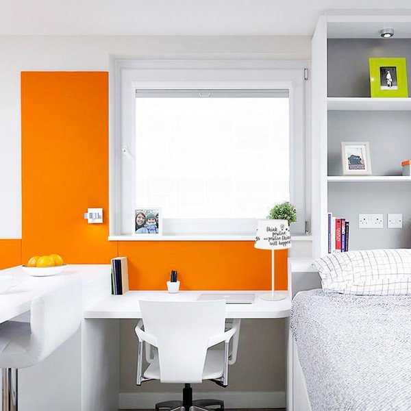 Черно-бяла настолна лампа Positive Think Positive - SULION-image-1