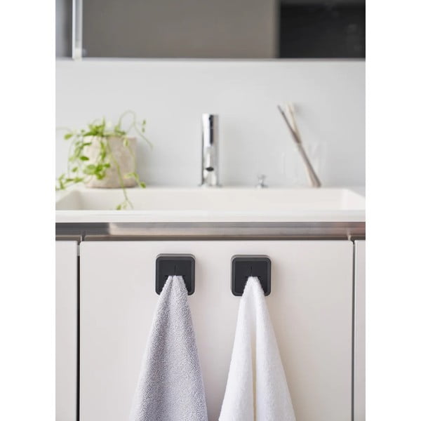 Черен самозалепващ пластмасов държач за кухненска кърпа Film Hook – YAMAZAKI-image-1