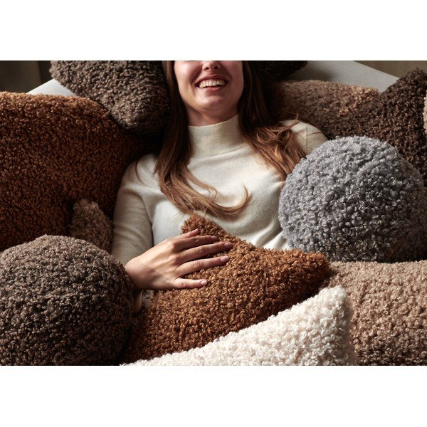 Плюшена декоративна възглавница ø 26 cm Teddy – Blomus-image-2