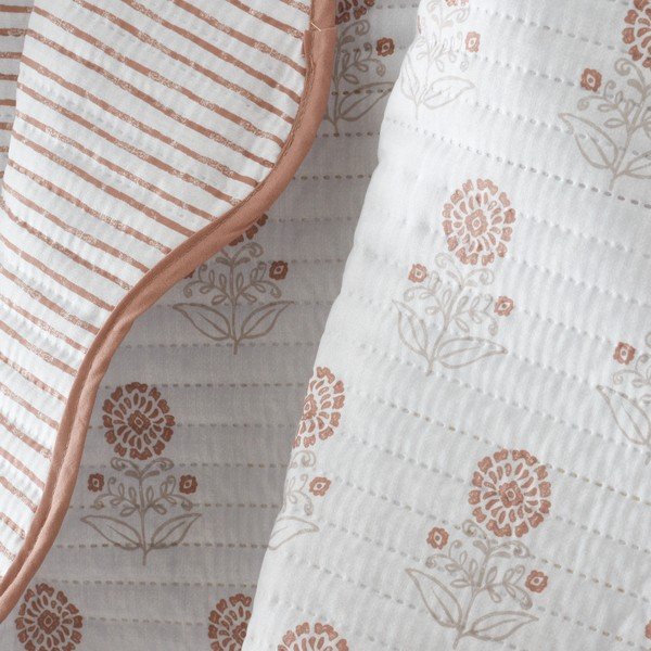 Бяло капитонирано покривало за легло 220x230 cm Woodblock Floral – Pineapple Elephant-image-2