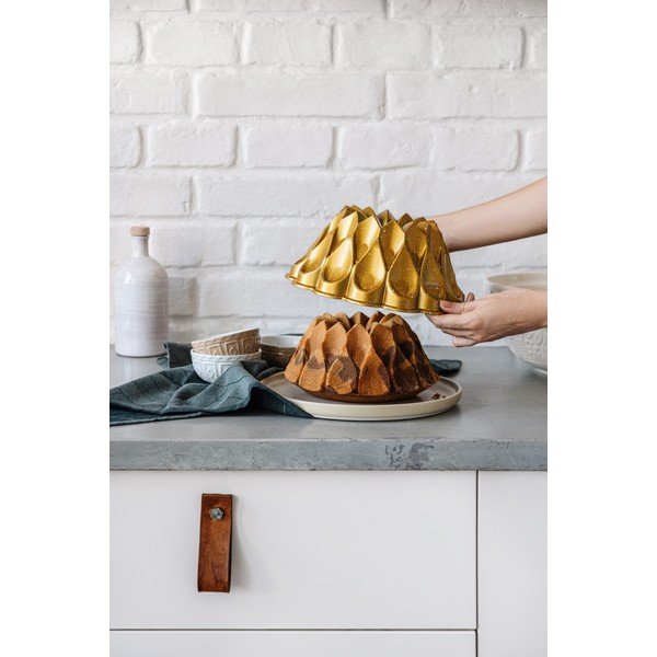 Форма за печене, изработена от лят алуминий в златист цвят Volcania - Bonami Selection-image-3