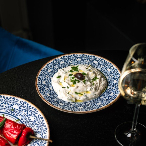 Бяла/синя десертна порцеланова чиния ø 21 cm Azul – BonBistro-image-1