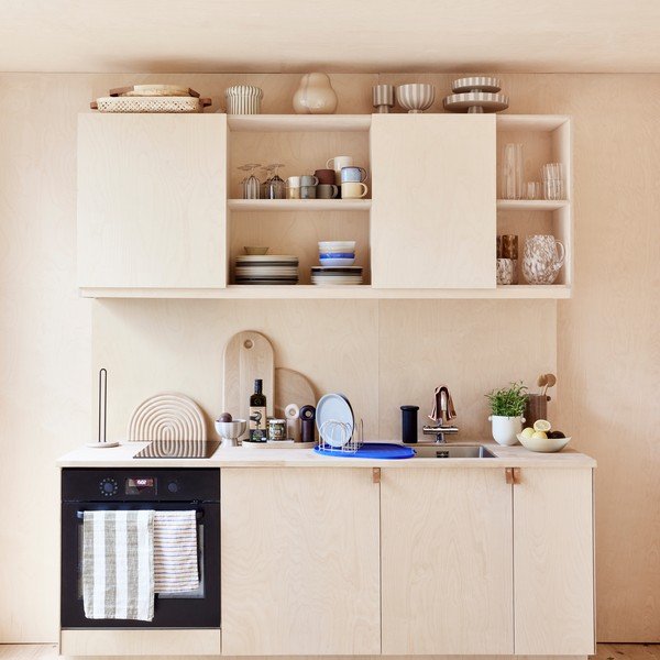Бежова мраморна стойка за кухненска хартия ø 14 cm Savi – OYOY Living Design-image-1