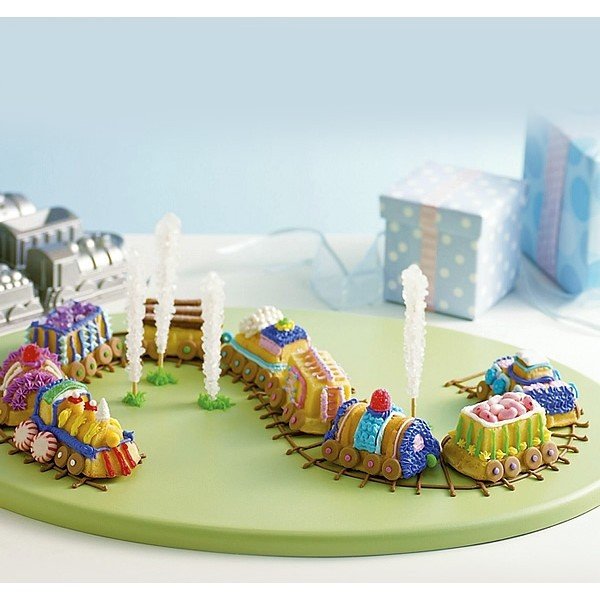 Форма за 9 мини кифлички във формата на влакче в сребристо , 1,2 л Train - Nordic Ware-image-1