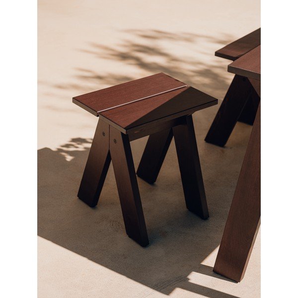 Тъмнокафяв градински стол от масивно дърво Navo – noo.ma-image-1