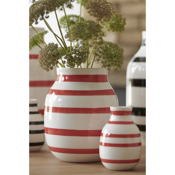 Керамична ваза на бели и червени райета, височина 20,5 cm Omaggio - Kähler Design-image-1
