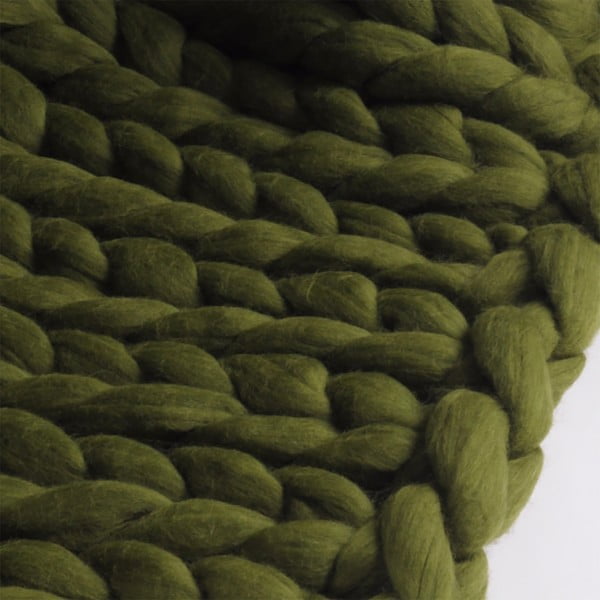 Tmavě zelená ručně pletená deka z merino vlny Concepttual Chunky, 125 x 130 cm