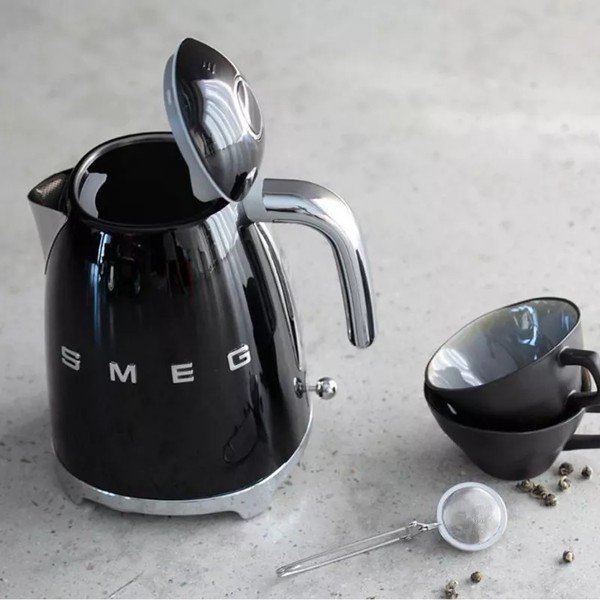 Черна електрическа кана от неръждаема стомана 1,7 l Retro Style – SMEG-image-1