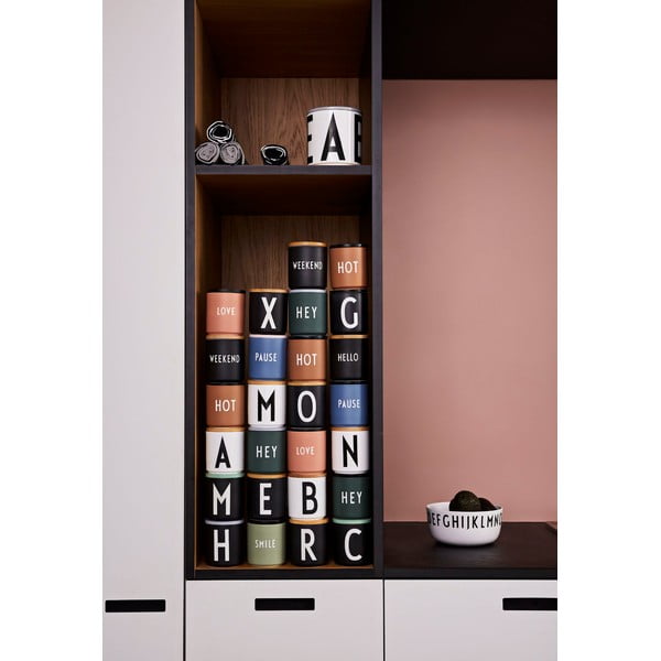 Черна порцеланова чаша 300 ml Hello - Design Letters-image-4