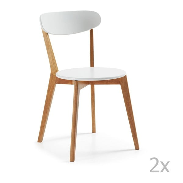 Sada 2 bílých židlí s dřevěným podnožím La Forma Luana