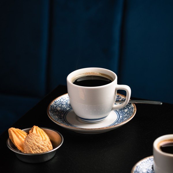Бяла/синя порцеланова чинийка ø 14 cm Azul – BonBistro-image-1