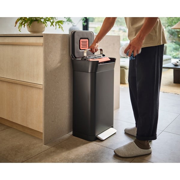 Черно стоманено кошче за боклук с педал 30 l Titan – Joseph Joseph-image-3