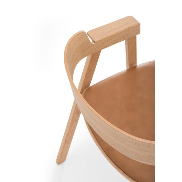 Кожен трапезен стол с подлакътници в кафяв и естествен цвят Flip – Gazzda-image-3