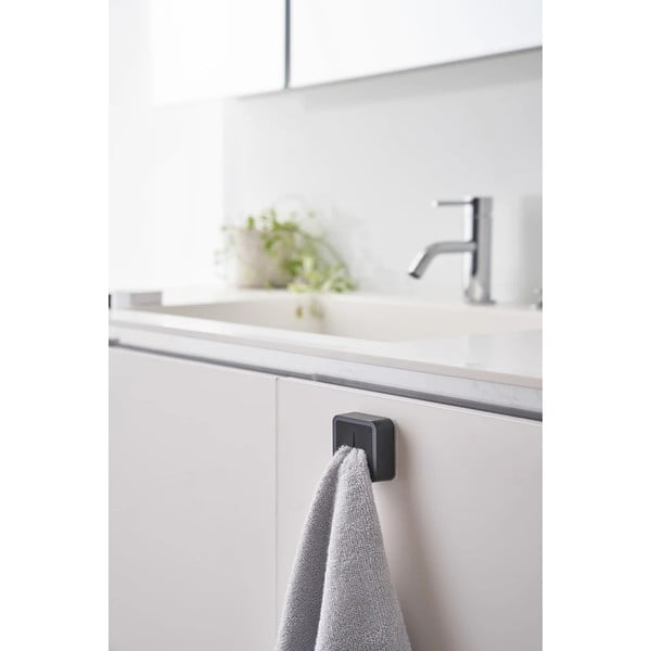 Черен самозалепващ пластмасов държач за кухненска кърпа Film Hook – YAMAZAKI-image-2