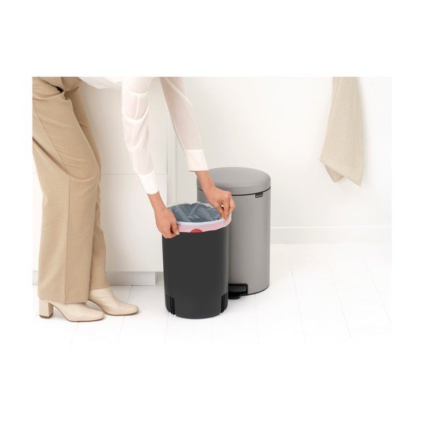 Светлосиво стоманено кошче за боклук с педал 20 l NewIcon – Brabantia-image-4