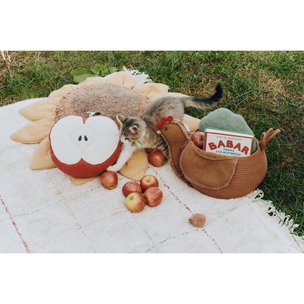 Памучна детска възглавница ø 30 cm Apple – Lorena Canals-image-3