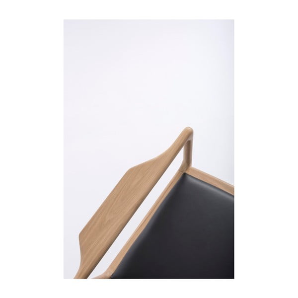 Фотьойл с масивна дъбова конструкция и седалка от черна биволска кожа Dedo - Gazzda-image-4