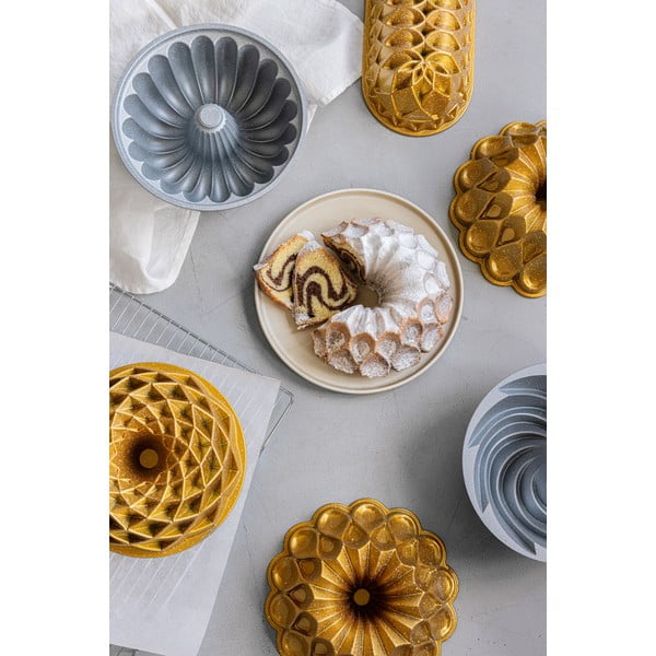 Форма за печене, изработена от лят алуминий в златист цвят Volcania - Bonami Selection-image-2