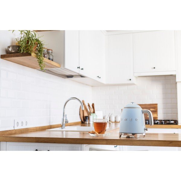 Светлосиня електрическа кана от неръждаема стомана 800 ml Retro Style – SMEG-image-1