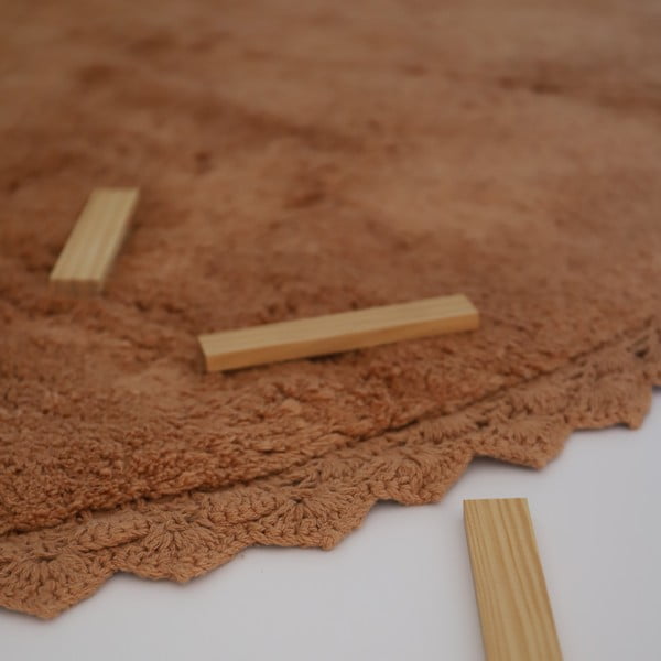 Памучен кръгъл килим подходящ за пране ръчно изработен в тухлен цвят ø 110 cm Perla Toffee – Nattiot-image-1