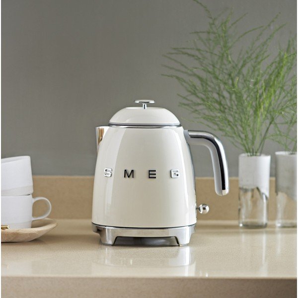 Кремава електрическа кана от неръждаема стомана 800 ml Retro Style – SMEG-image-1