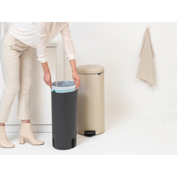 Бежово стоманено кошче за боклук с педал 30 l NewIcon – Brabantia-image-3