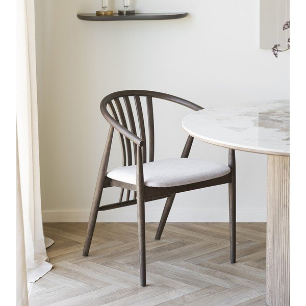 Тъмнокафяв трапезен стол с подлакътници от масивен дъб Agustin – House Nordic-image-2