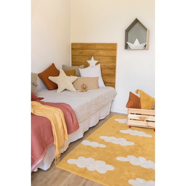 Памучен ръчно изработен детски килим подходящ за пране горчица 120x160 cm Clouds Mustard – Lorena Canals-image-4